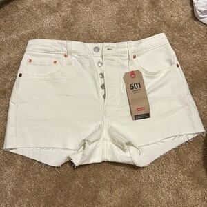 White Levi’s High Rise 501 Shorts Size 29